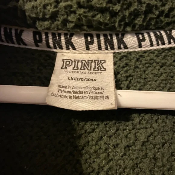 Softer than your Ex’s hugs and always there when you need it!Large Sherpa LOVE - Picture 11 of 14